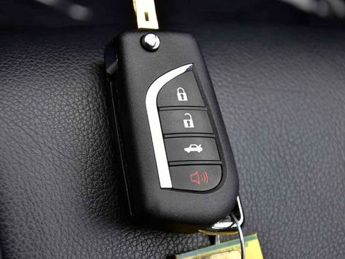 Certified 2022 Toyota Camry SE image 24