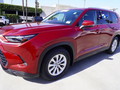 Certified 2024 Toyota Grand Highlander FWD image 4