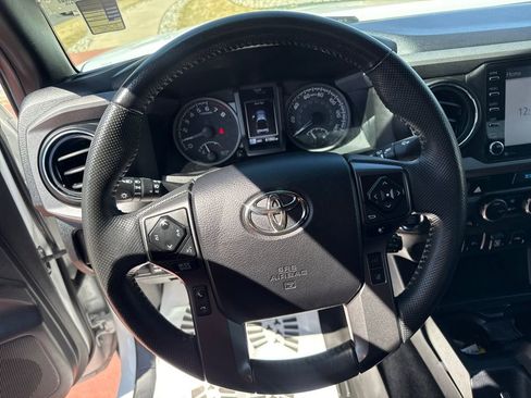 Used 2022 Toyota Tacoma TRD Off-Road w/ Technology Package image 15