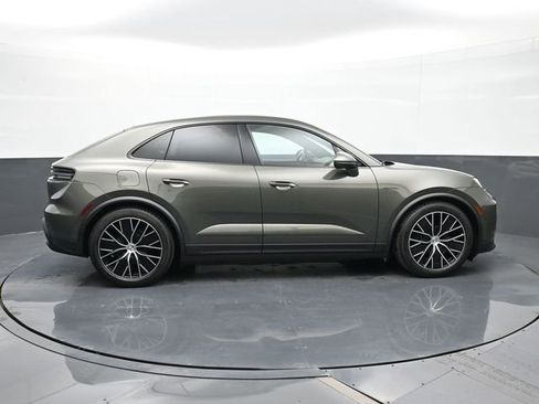 Certified 2025 Porsche Macan Electric RWD image 6