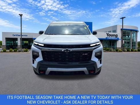 New 2026 Chevrolet Traverse Z71 w/ Driver Confidence Package AWD/4WD image 2