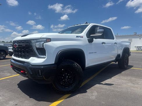 New 2026 Chevrolet Silverado 2500 ZR2 AWD/4WD image 1