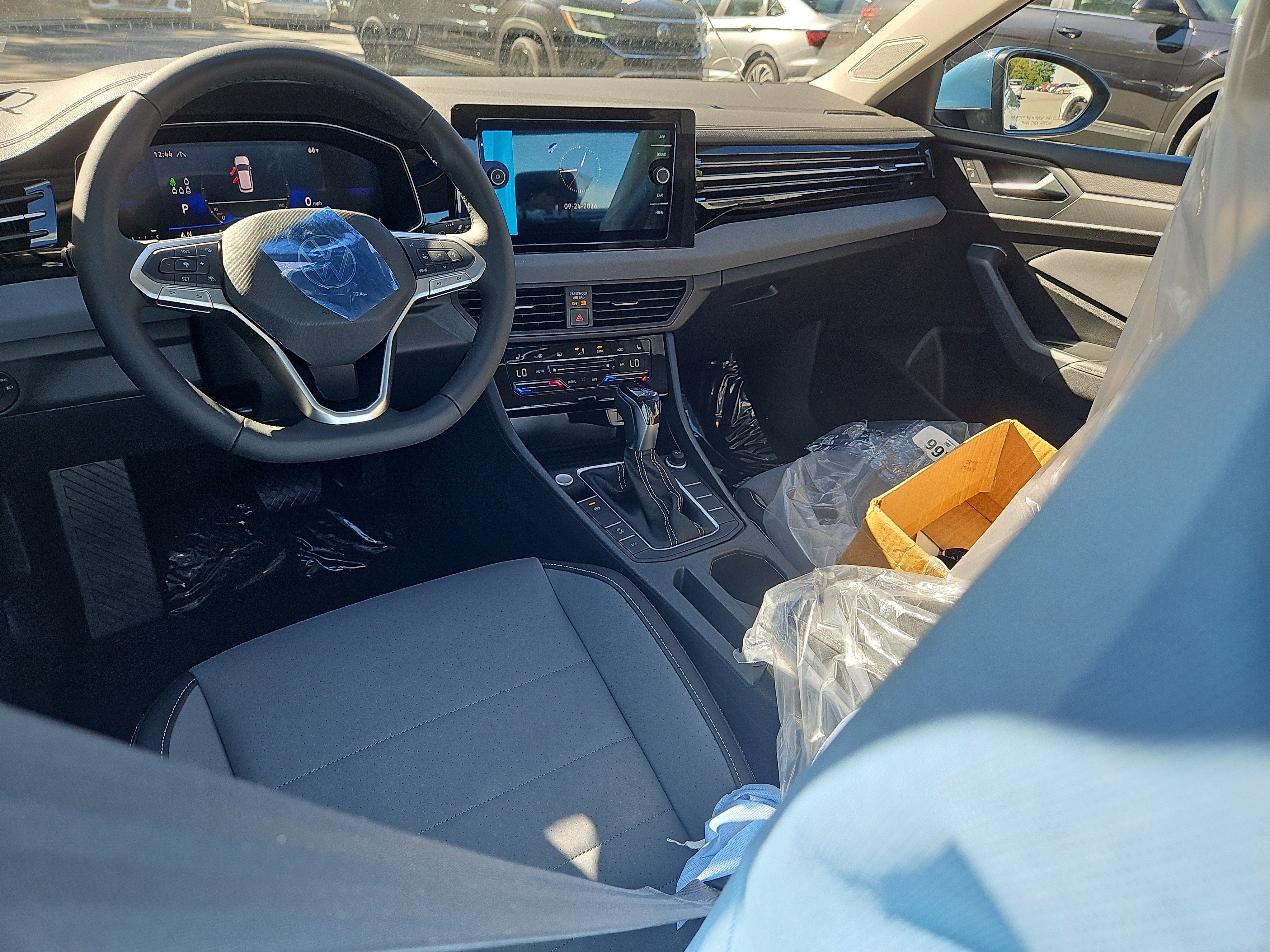 New 2027 Volkswagen Jetta SE FWD image 3