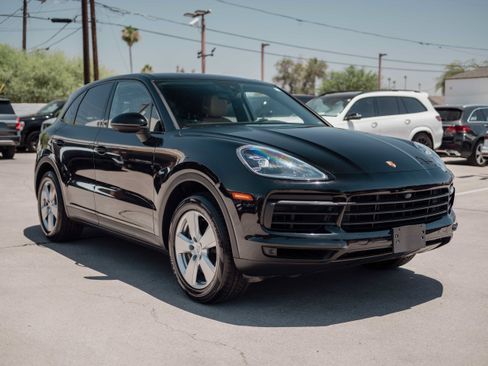 Used 2023 Porsche Cayenne AWD/4WD image 3