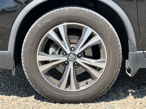 Used 2019 Nissan Rogue SV w/ Premium Package FWD image 12