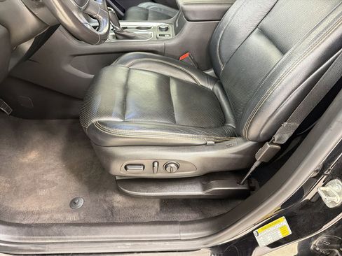 Used 2019 Chevrolet Traverse LT FWD image 14