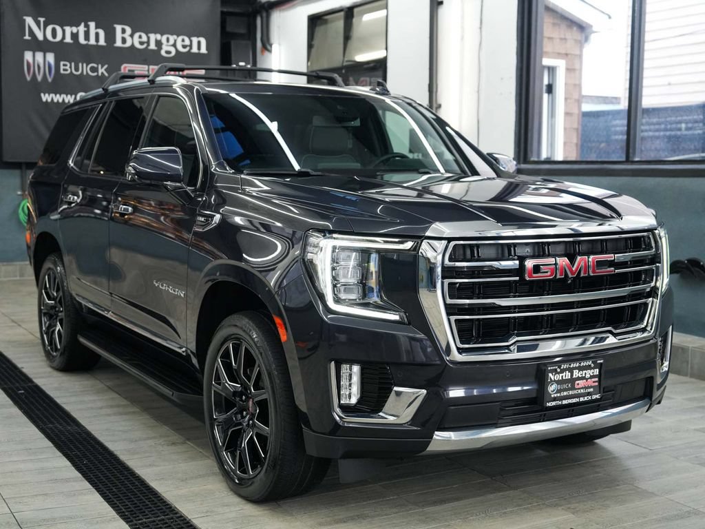 Used 2023 GMC Yukon SLT w/ SLT Premium Package AWD/4WD image 3