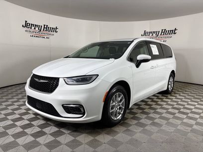 Used 2023 Chrysler Pacifica Touring-L