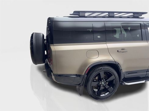 Used 2023 Land Rover Defender 130 X-Dynamic SE image 18
