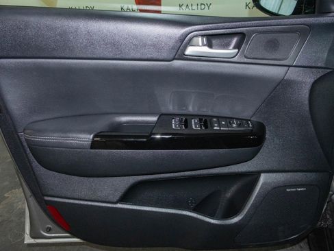 Used 2022 Kia Sportage EX w/ EX Technology Package image 11