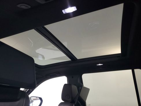 Used 2023 Chevrolet Suburban RST w/ Luxury Package image 23