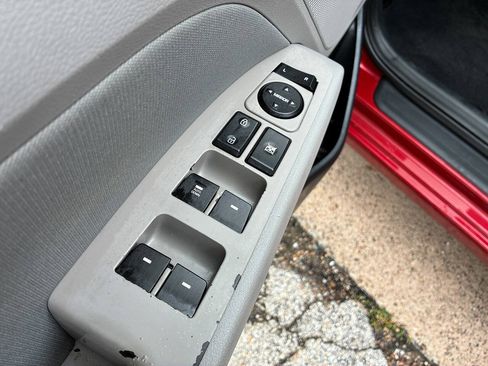 Used 2017 Hyundai Elantra SE FWD image 11