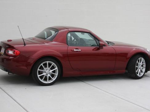 Used 2009 MAZDA MX-5 Miata Grand Touring w/ Premium Pkg RWD image 10