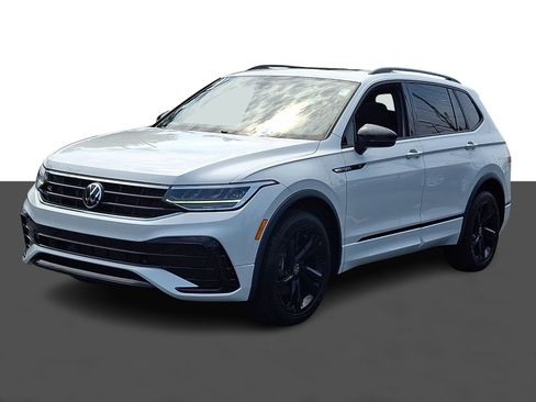 Used 2023 Volkswagen Tiguan SE R-Line FWD image 3