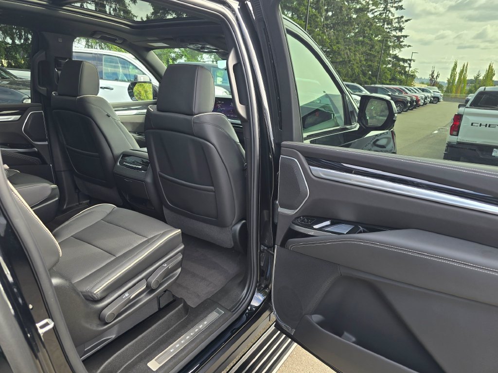 Used 2026 Cadillac Escalade ESV Sport AWD/4WD image 13