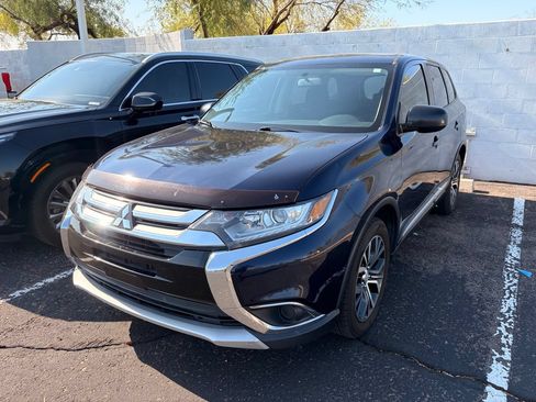 Used 2017 Mitsubishi Outlander ES FWD image 2