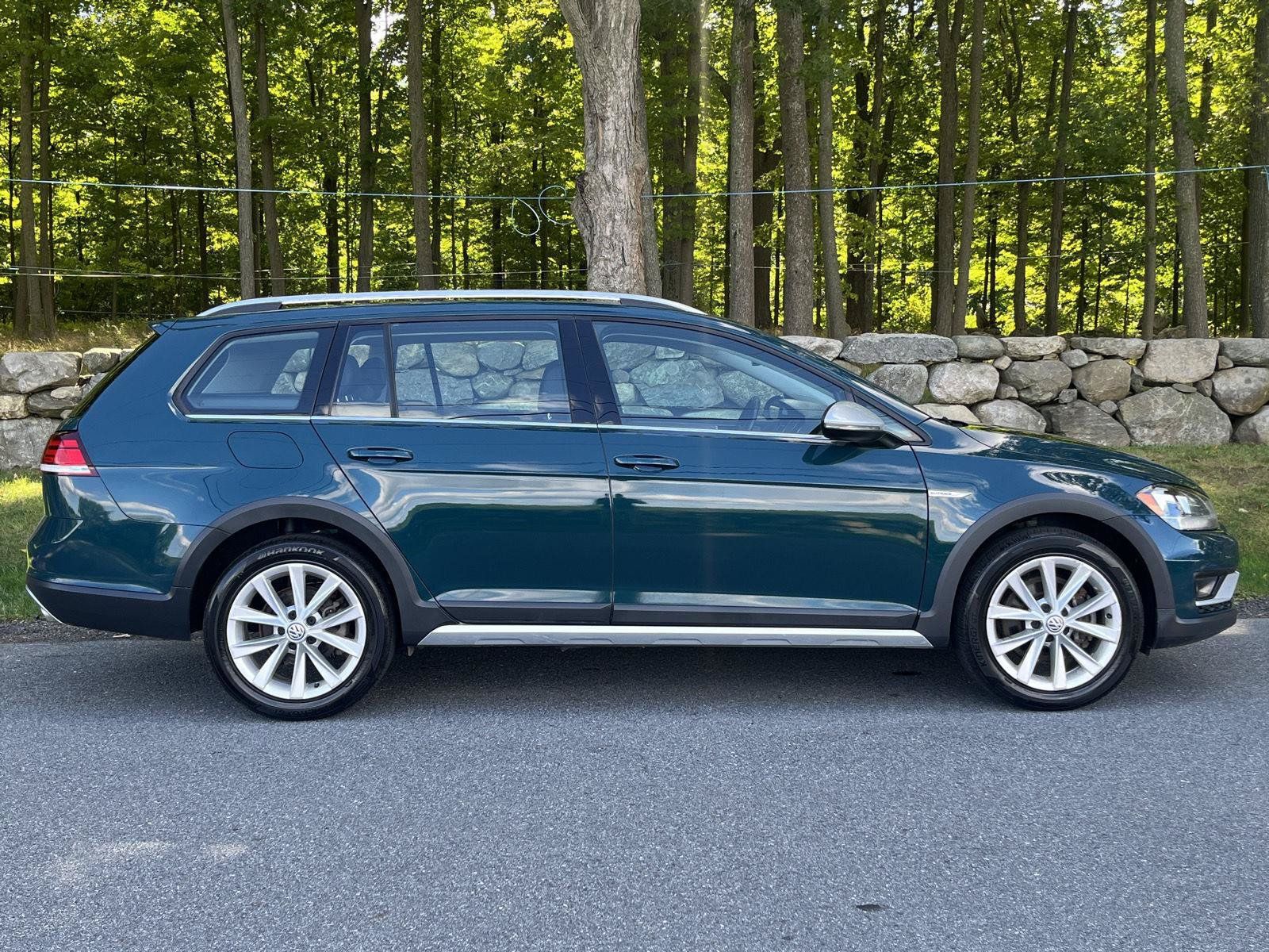 Used 2019 Volkswagen Golf Alltrack S AWD/4WD image 2