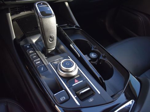 Used 2020 Maserati Levante image 13