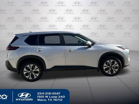 Used 2023 Nissan Rogue SV image 6