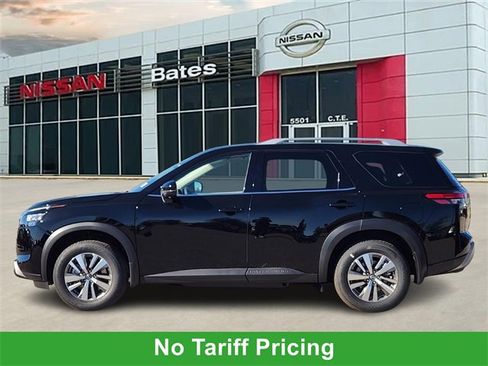 Used 2025 Nissan Pathfinder SL image 3