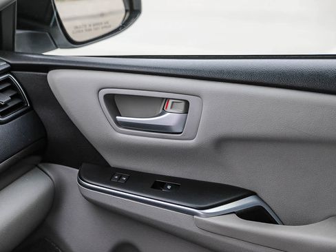 Certified 2017 Toyota Camry LE image 21