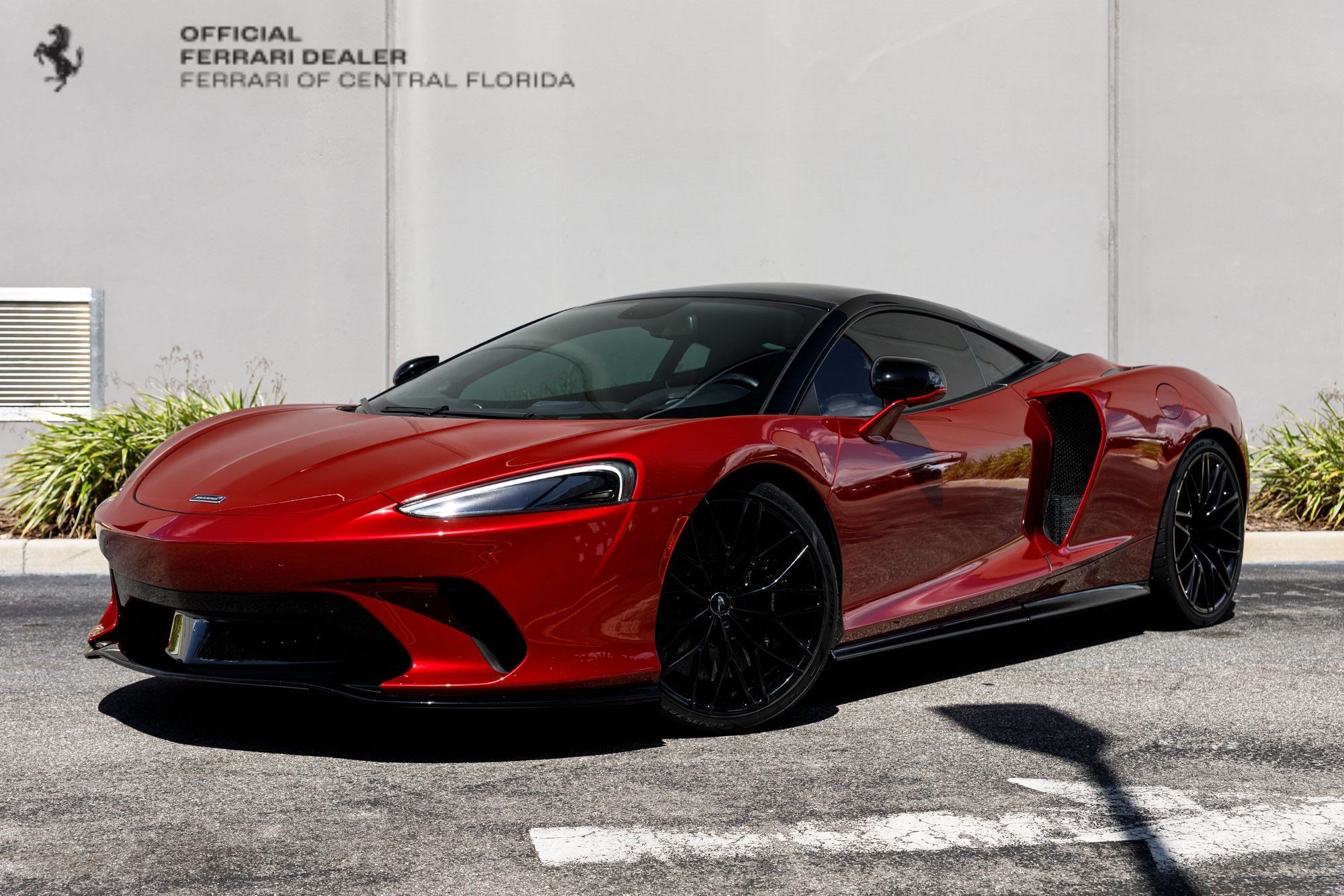 Used 2023 McLaren GT RWD image 1