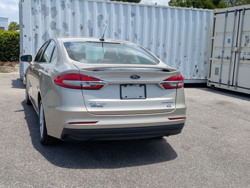 Used 2019 Ford Fusion Energi Titanium FWD image 6