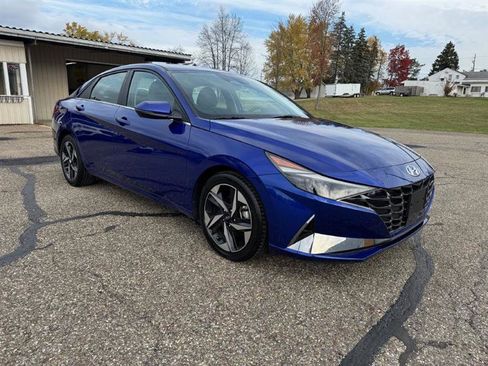 Used 2021 Hyundai Elantra Limited image 36