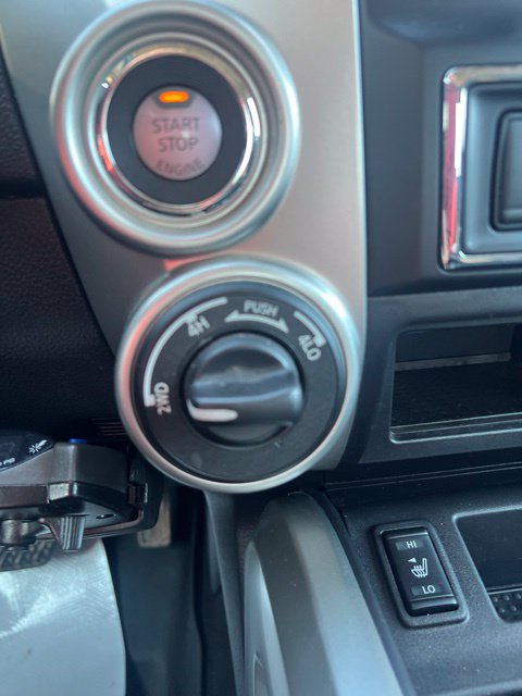 Used 2017 Nissan Titan SV AWD/4WD image 18