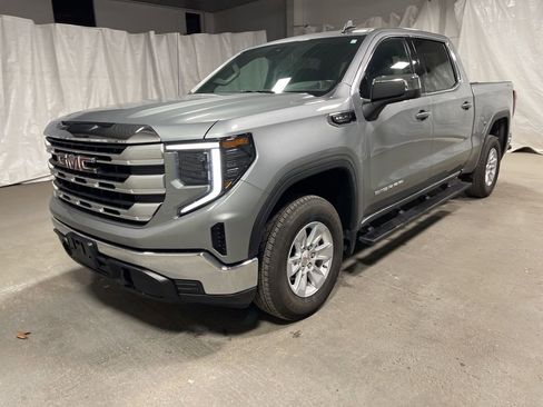 Used 2025 GMC Sierra 1500 SLE image 3