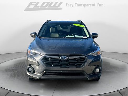 Used 2025 Subaru Crosstrek 2.0i Premium image 3