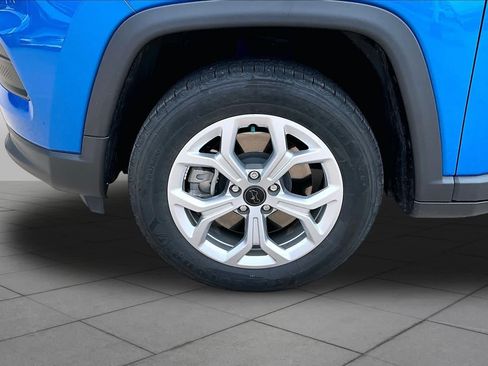 Used 2025 Jeep Compass Sport w/ Mopar Graphics Package AWD/4WD image 12