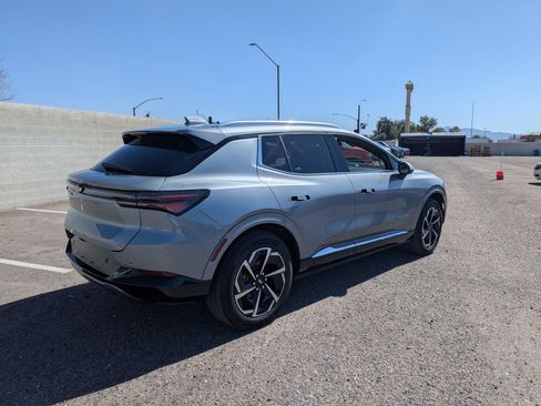 Used 2024 Chevrolet Equinox EV LT w/ Active Safety Package 3 image 4