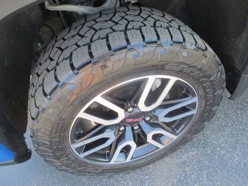 Used 2022 GMC Sierra 1500 AT4 w/ AT4 Preferred Package AWD/4WD image 13