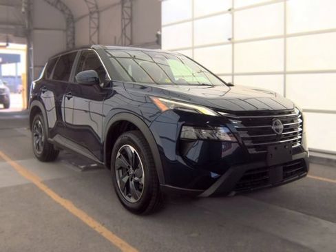 Used 2025 Nissan Rogue SV FWD image 3