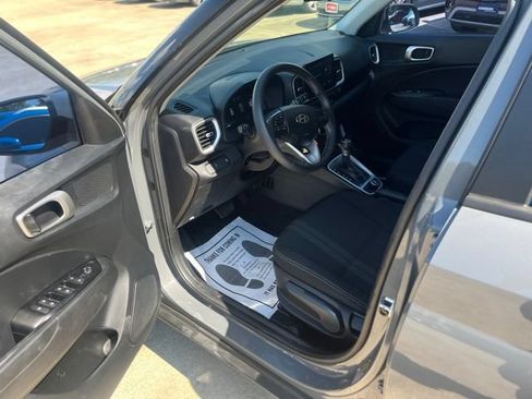 Used 2023 Hyundai Venue SEL FWD image 10