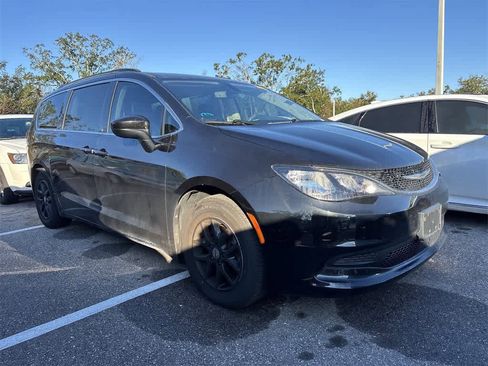 Used 2021 Chrysler Voyager Lxi image 4