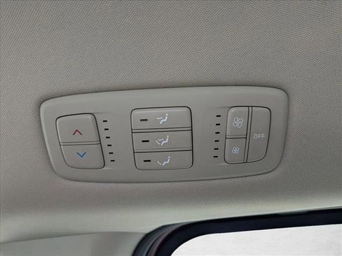 Used 2023 Kia Carnival LX image 17