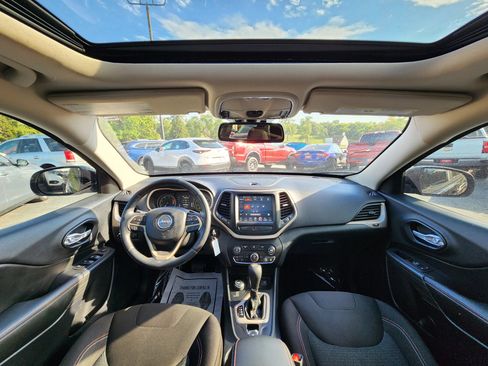 Used 2016 Jeep Cherokee 75th Anniversary AWD/4WD image 8