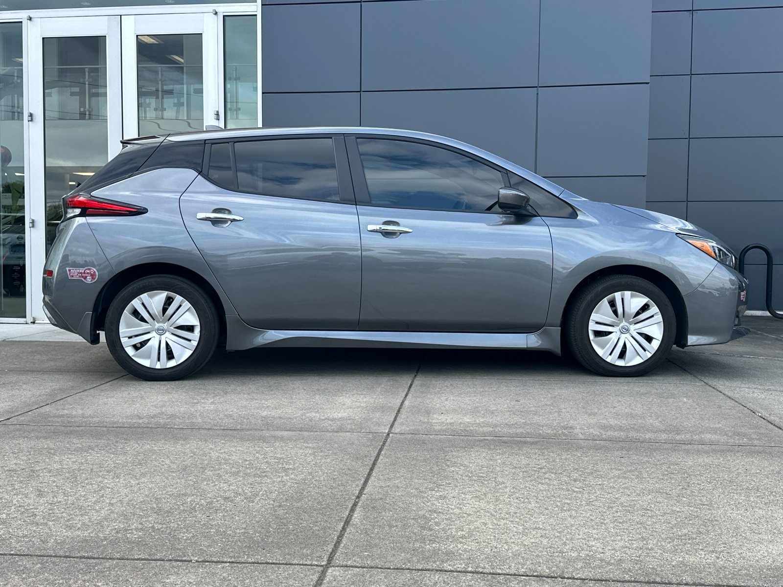 Used 2023 Nissan Leaf S FWD image 3