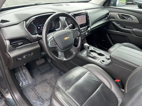 Used 2021 Chevrolet Traverse LT w/ LT Premium Package FWD image 7