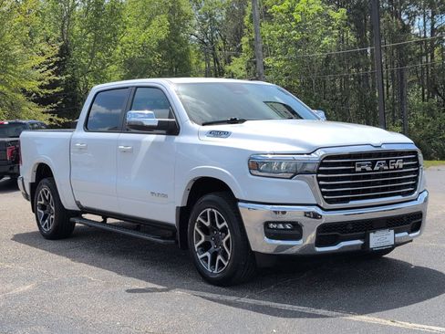 Used 2025 RAM 1500 Laramie AWD/4WD image 5