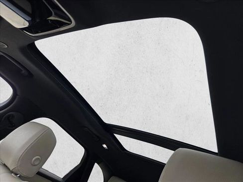 Used 2023 Land Rover Range Rover Velar R-Dynamic S image 16