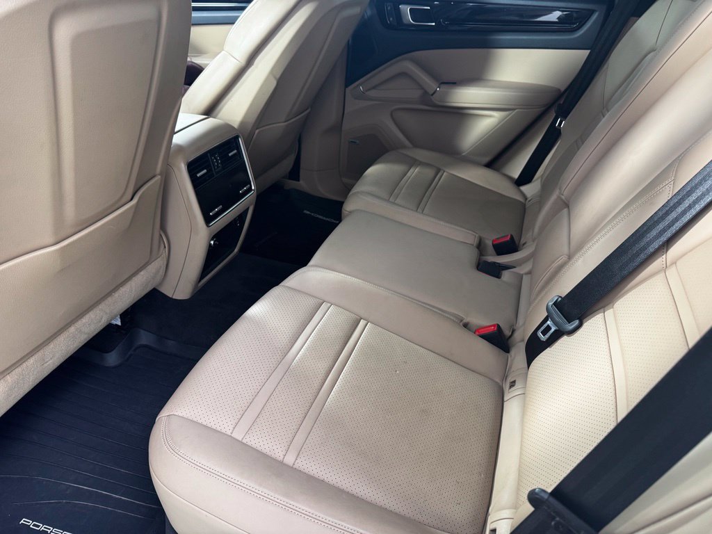 Used 2022 Porsche Cayenne AWD/4WD image 14