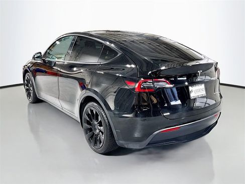 Used 2021 Tesla Model Y Long Range image 9