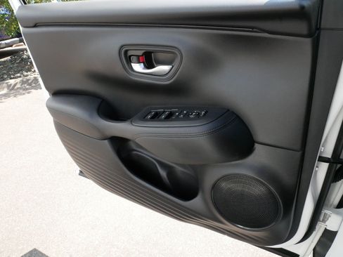 Certified 2023 Honda HR-V LX image 28