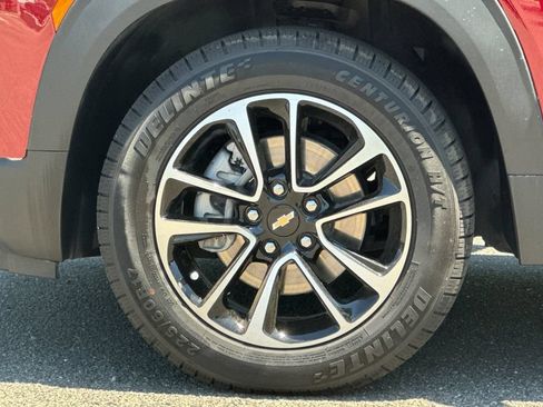 Used 2025 Chevrolet TrailBlazer LT AWD/4WD image 27