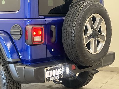 Used 2018 Jeep Wrangler Unlimited Sahara AWD/4WD image 30