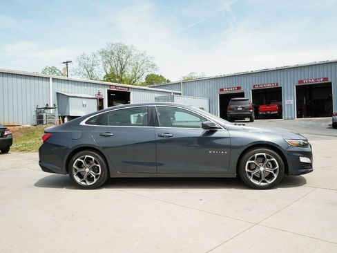 Used 2021 Chevrolet Malibu LT image 3