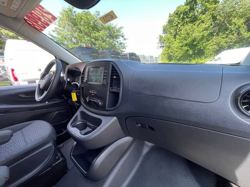 Used 2023 Mercedes-Benz Metris image 13